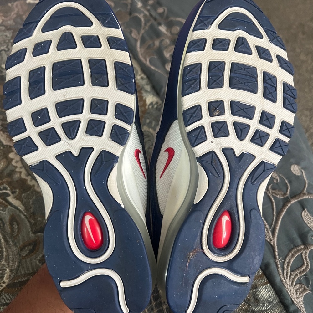 Very lightly worn youth shoes. Size 7y… 8 women’s